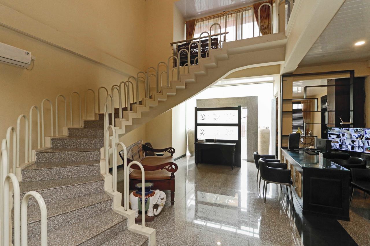 Reddoorz Plus Near Halim Perdanakusuma 2 Jacarta Exterior foto
