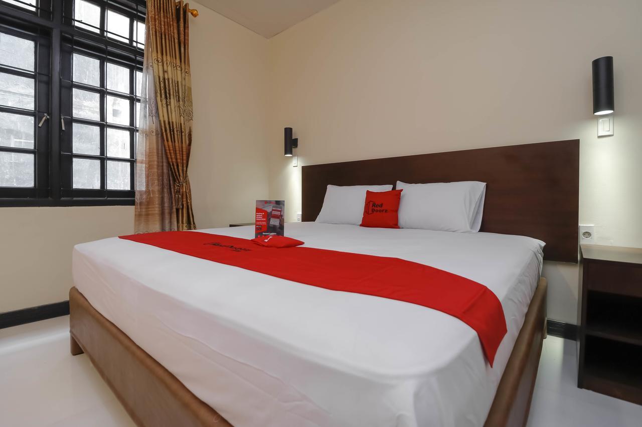 Reddoorz Plus Near Halim Perdanakusuma 2 Jacarta Exterior foto
