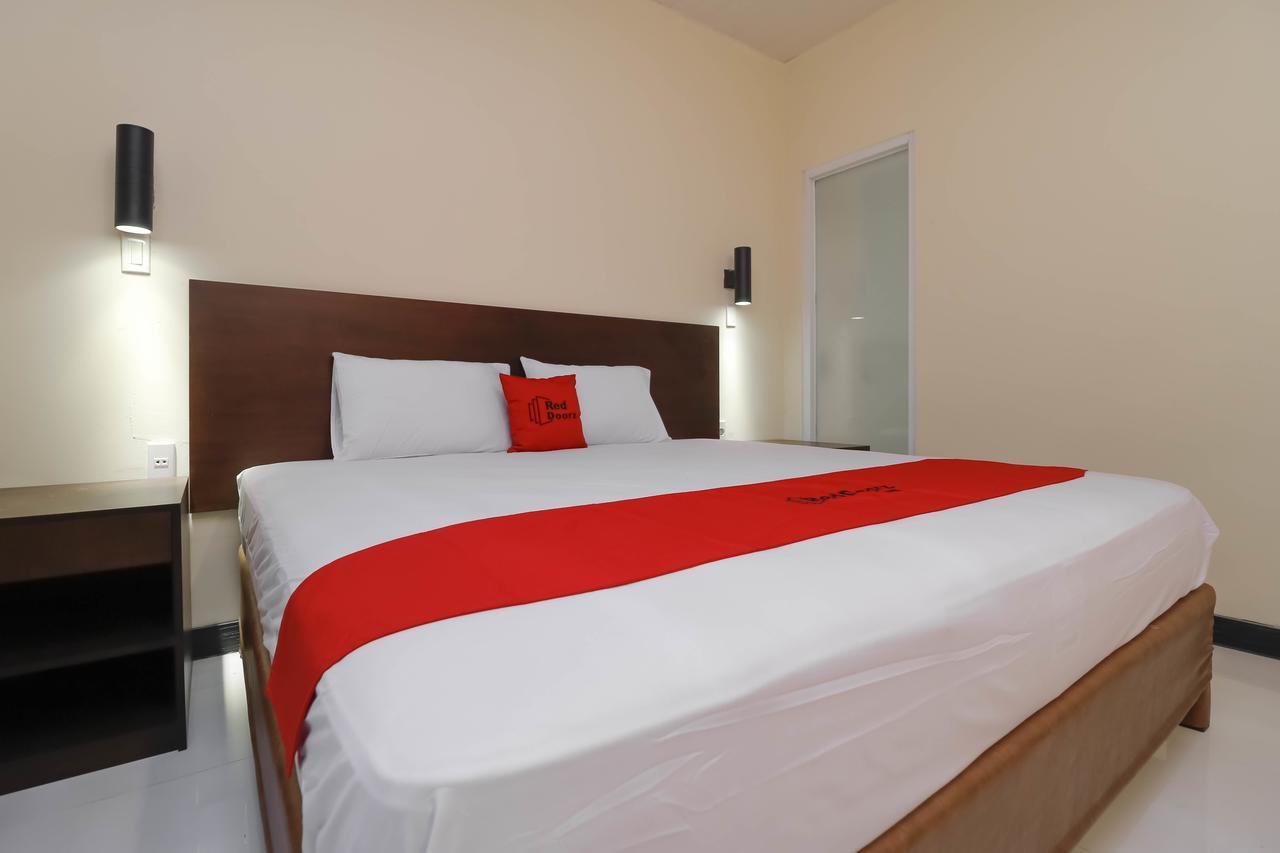 Reddoorz Plus Near Halim Perdanakusuma 2 Jacarta Exterior foto